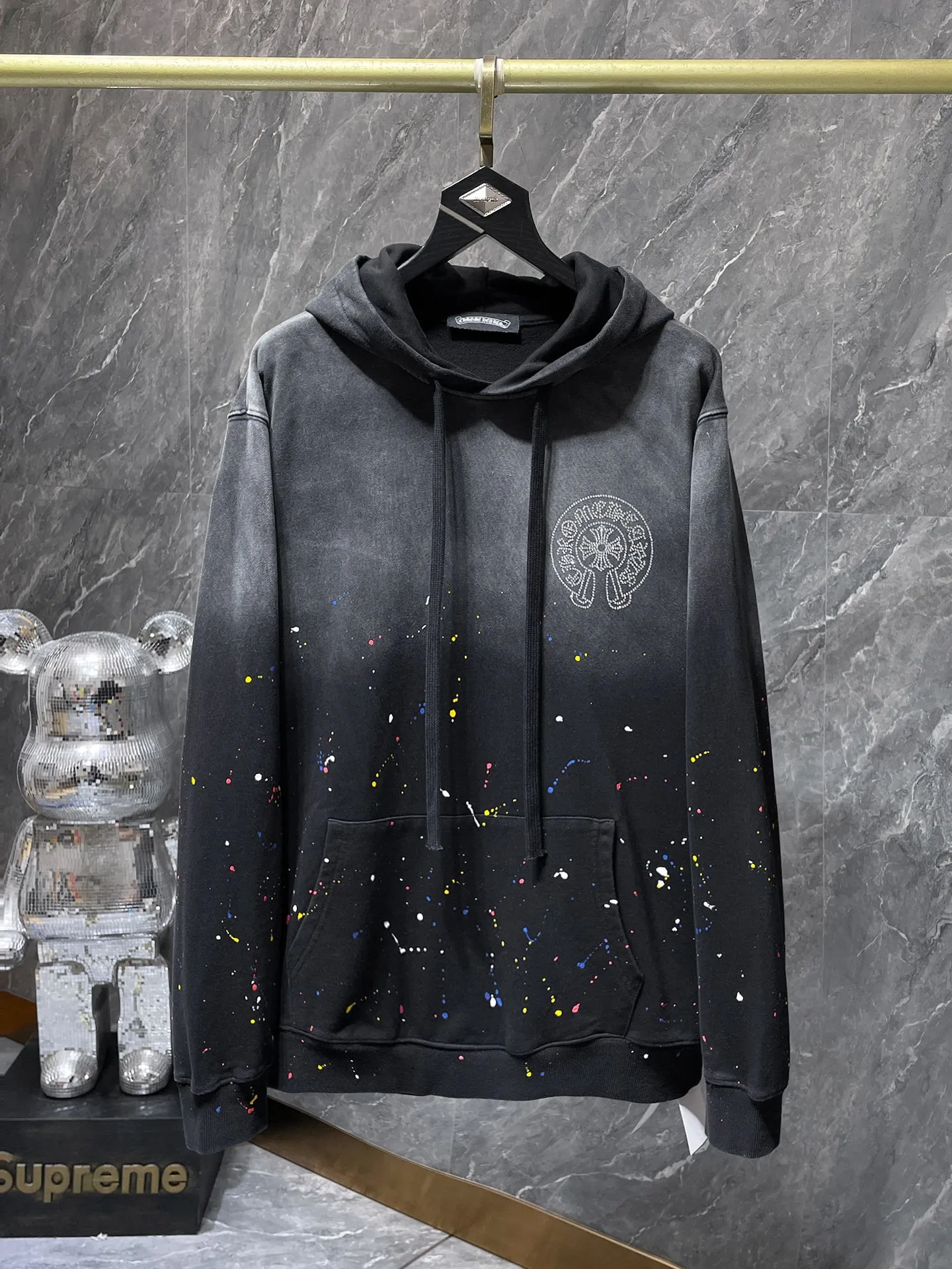 P300 Chrome Hearts Autumn and Winter 2025 Counter Synchronization The highest version! Crow Heart Cross Horseshoe Gradient Washed Water Splash Ink Hot Diamond Heavy Industry Sweater Improved Customized Version 1:1 High Weight High Quality Fabric Recommended Colors: Gradient Black Gradient Pink Gradient Green Code Number: S, M, L, XL